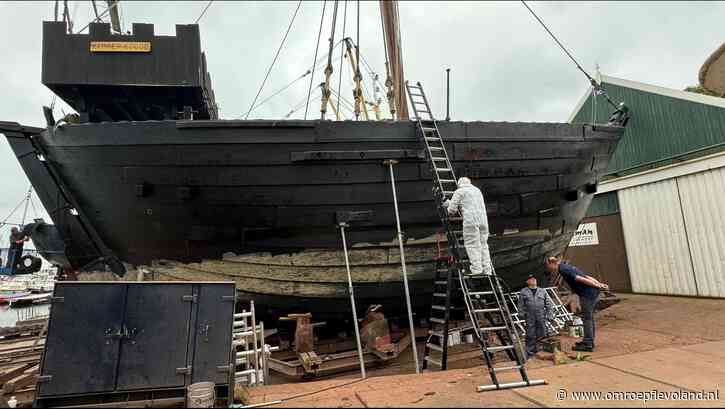 Urk - 'Middeleeuws' zeilschip in oude glorie hersteld op Urk