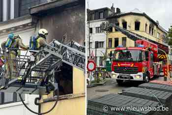 Hevige brand veroorzaakt zware schade aan rijwoning in Antwerpen-Noord, politie onderzoekt brandstichting