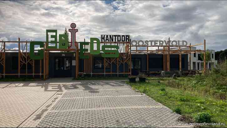 Almere - Almere bouwt eigen kantoor uit zonder vergunning: 'per abuis vergeten'