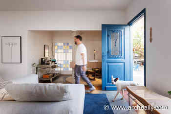 The Blue Door House / Rafael Pinoti Arquitetura