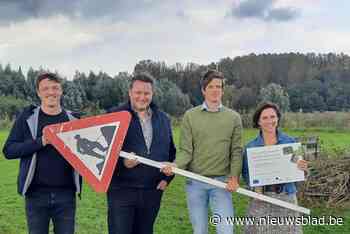 Nieuw toegankelijk wandelpad moet speelbos aan sporthal verbinden met natuurpark