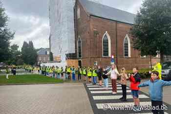 Leerlingen vormen menselijke ketting tegen pesten