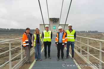 Grootste en oudste waterspaarbekken van Vlaanderen staat twee zomers leeg voor renovatie: “Elke dag twintig graafmachines in de weer”