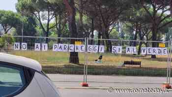Niente parcheggio nel giardino. Ciaccheri: “Giusta la protesta dei residenti, via le transenne”