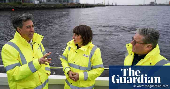 Climate scientists call on Labour to pause £1bn plans for carbon capture