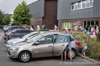 Hier is het vechten voor een parkeerplek aan de schoolpoort: “We geven zelfs tickets voor Walibi weg om kinderen te doen fietsen”