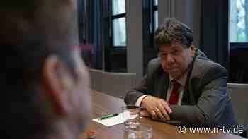 Zahnlücke lässt ihn auffliegen: AfD-Politiker wollte sich mit Perücke beim BSW einschleichen