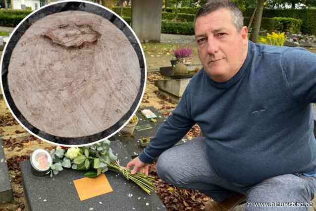 Paul (50) uit Schilde ontdekt bij toeval dat extra urne in graf van moeder en zus staat: “Wie is deze persoon?”