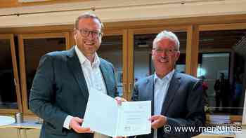 Mittelbucher Ortsvorsteher erhält Bürgerehrennadel von Ochsenhausen