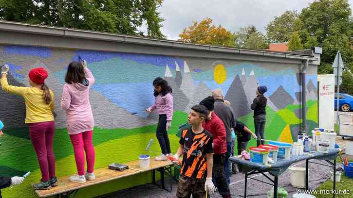 Gemeinsames Wandkunst-Projekt von Alt und Jung in Marktoberdorf