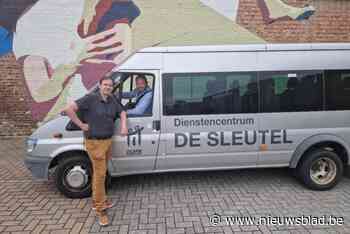 Deze gemeente zet busjes en stewards in om minder mobiele mensen makkelijk te laten stemmen