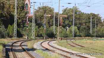 Junger Mann an Bahnhof in Oberbayern von Zug erfasst