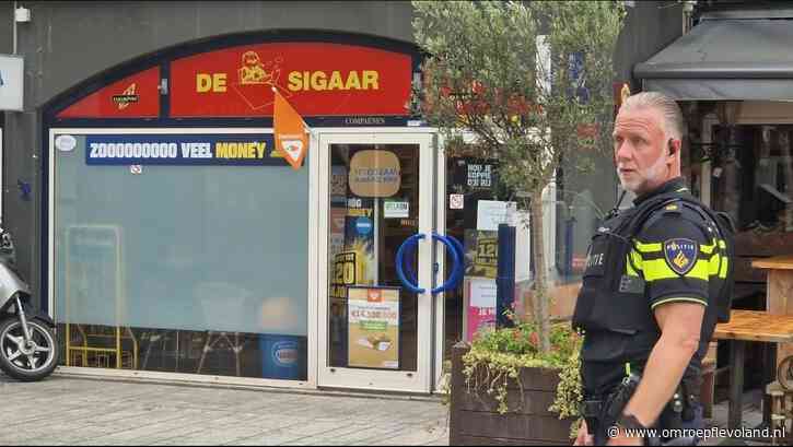 Almere - Overval op tabakszaak in Almere Stad, vier verdachten aangehouden