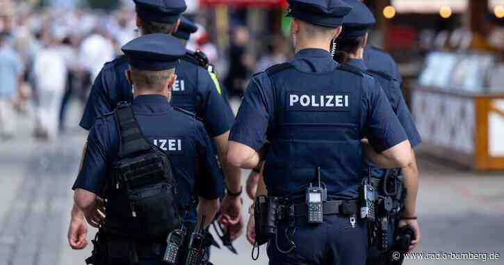 Wiesn-Besucher filmt Frau mit Handy unter den Rock