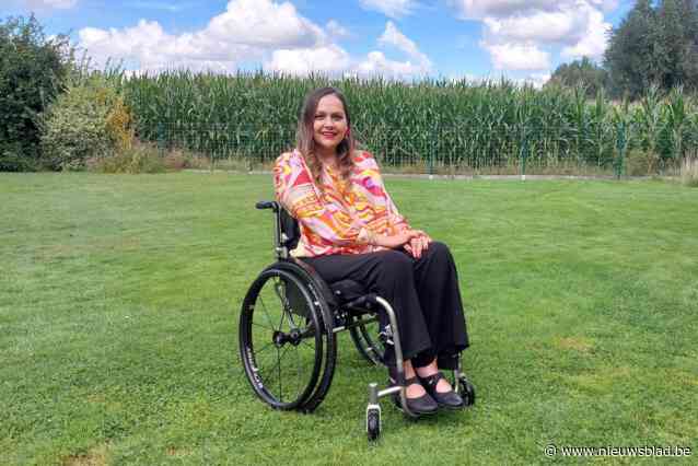 Stefanie (36) raakte verlamd na een verkeersongeval, nu staat ze op lijst voor verkiezingen: “Ik wil de burgemeester ook eens voor halve dag in rolstoel”