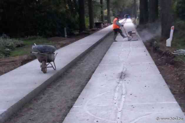 OPROEP. Step trekt meterslang spoor in verse beton in Zutendaal, gebeurde dat ook al in jouw gemeente?