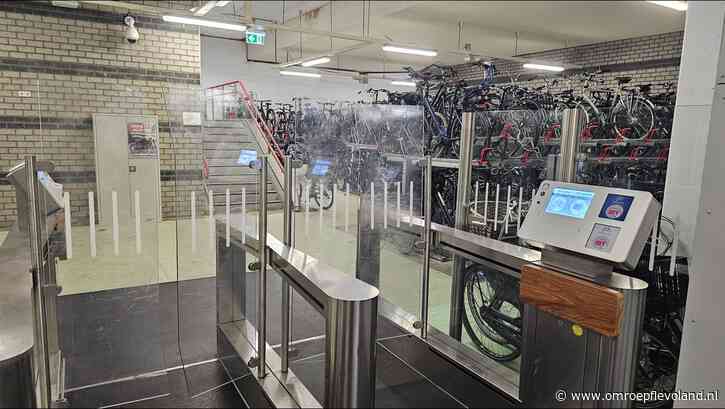 Lelystad - Twee keer zoveel mensen doen aangifte van diefstal van hun fiets uit bewaakte stalling station Lelystad