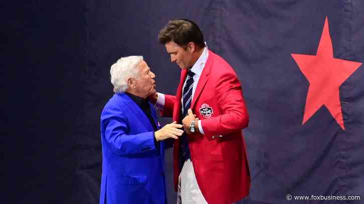 Patriots owner Robert Kraft buys signed Tom Brady rookie card for six figures at auction