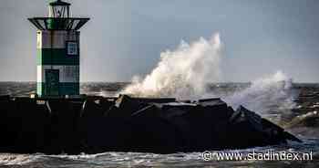 Markerwaarddijk dicht voor al het verkeer na omwaaien vrachtwagen