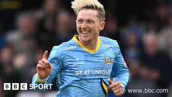 All-rounder Bess signs new Yorkshire deal