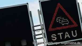 Stau nach Auffahrunfall im Autobahntunnel Eching