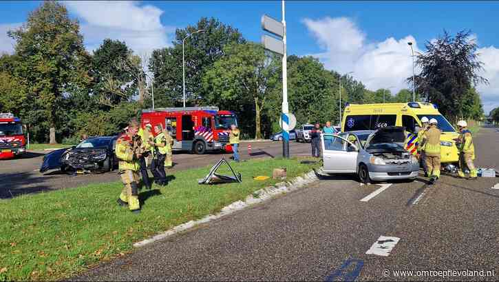 Lelystad - Drie gewonden naar het ziekenhuis na aanrijding Kustendreef