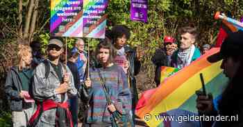 Protest bij azc in Wageningen, bewoners eisen betere leefomstandigheden
