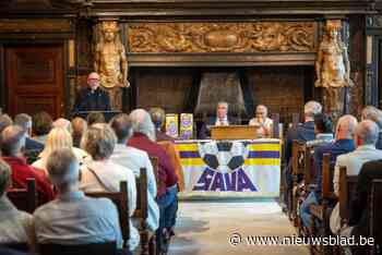 Huldiging op Schoon Verdiep en nieuw kunstgrasveld zorgen voor mooi eeuwfeest voetbalclub S.A.V.A.