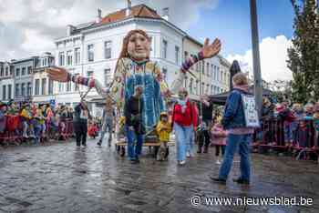 IN BEELD. Borgerhout verwelkomt nieuwe reus ‘Stuifke’ tijdens 312de stoet