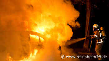 Auto brennt in lichterloh in Tiefgarage: Feuerwehr im Einsatz