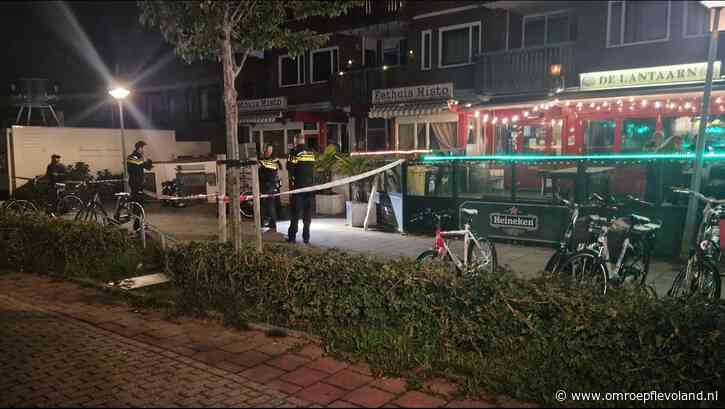 Lelystad - Steekpartij bij café in Lelystad, Lelystedeling aangehouden