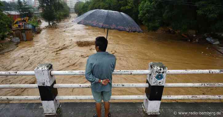 Überschwemmungen in Nepal: Zahl der Toten steigt über 100