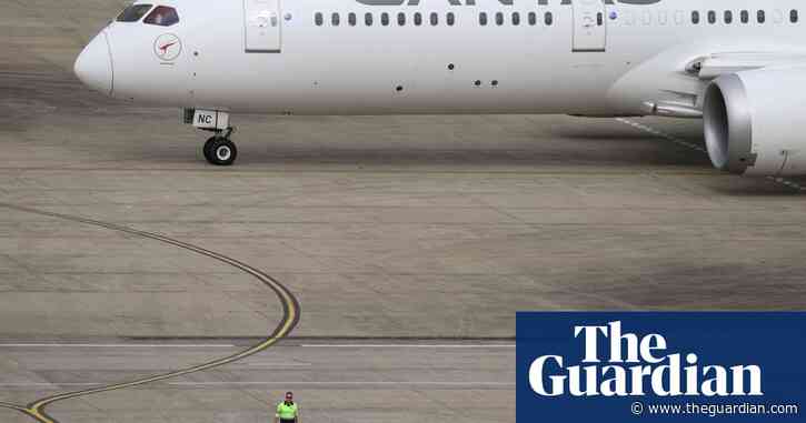 Qantas engineers warn of ‘flight disruptions’ in Sydney, Melbourne, Brisbane as they walk off job over pay