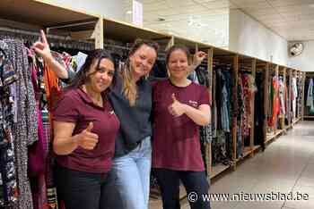 Vijf dagen lang zomerkleding voor een euro bij pop-up Opnieuw & Co in Lier: “Op is op”