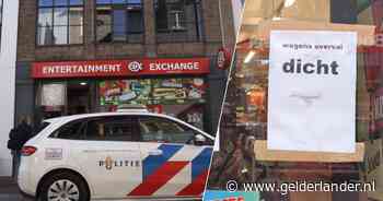 Omstanders filmen aanhouding van drie tieners in Amsterdam na brute overval in Arnhem