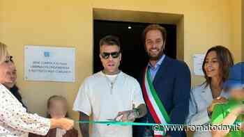 Fedez inaugura a Roma una casa di accoglienza in un bene confiscato alla criminalità