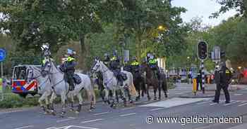 Agenten belaagd door groep van 100 RKC-supporters na RKC-Ajax, ME grijpt in