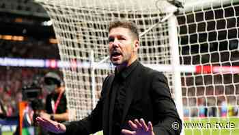 Derby wird lange unterbrochen: Fans wüten, Feuerzeuge fliegen: Atletico entreißt Real spät den Sieg