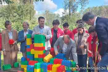 Eerstesteenlegging nieuw lokaal jeugdbeweging Djemba: “Een plek waar kinderen kunnen samenkomen, leren, spelen en groeien”