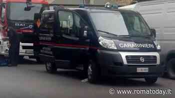 Un trolley abbandonato davanti a una banca fa scattare l'allarme bomba