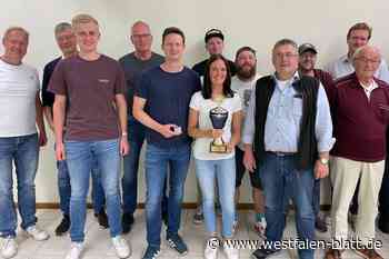 „Junge Garde“ erringt in Stemwede den Dorfpokal