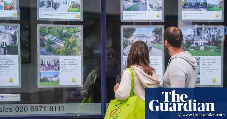 Number of UK estate agents going bust rises almost a third in one year