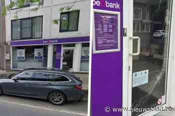 Deur van Beobank vernield: “Jammer, want  kantoor was nog maar net vernieuwd”