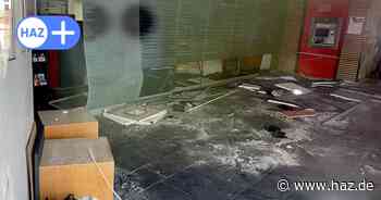 Sparkasse Hannover: Täter sprengen in Anderten Geldautomaten und zünden Fluchtwagen an