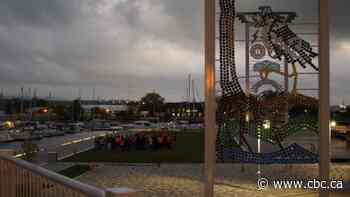 Hamilton sunrise ceremony honouring residential school victims attracts a crowd