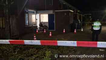 Lelystad - Mogelijke explosie in Botter Lelystad, politie zet straat af