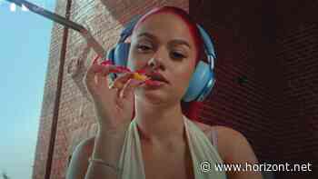 Junge Zielgruppen im Visier: Badmómzjay geht für die Deutsche Telekom auf Gen-Z-Jagd