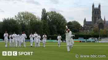 Pears draw with Lancs to seal best finish since 1997