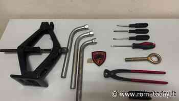 I ladri in infradito specializzati nei furti degli pneumatici delle Fiat 500