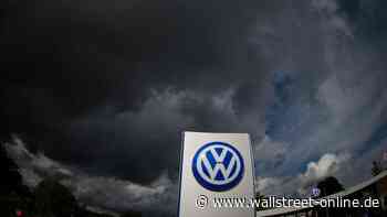 Aktie fällt Richtung DAX-Ende: VW: Betriebsrat tritt zurück – Kursziel um über ein Fünftel gesenkt!